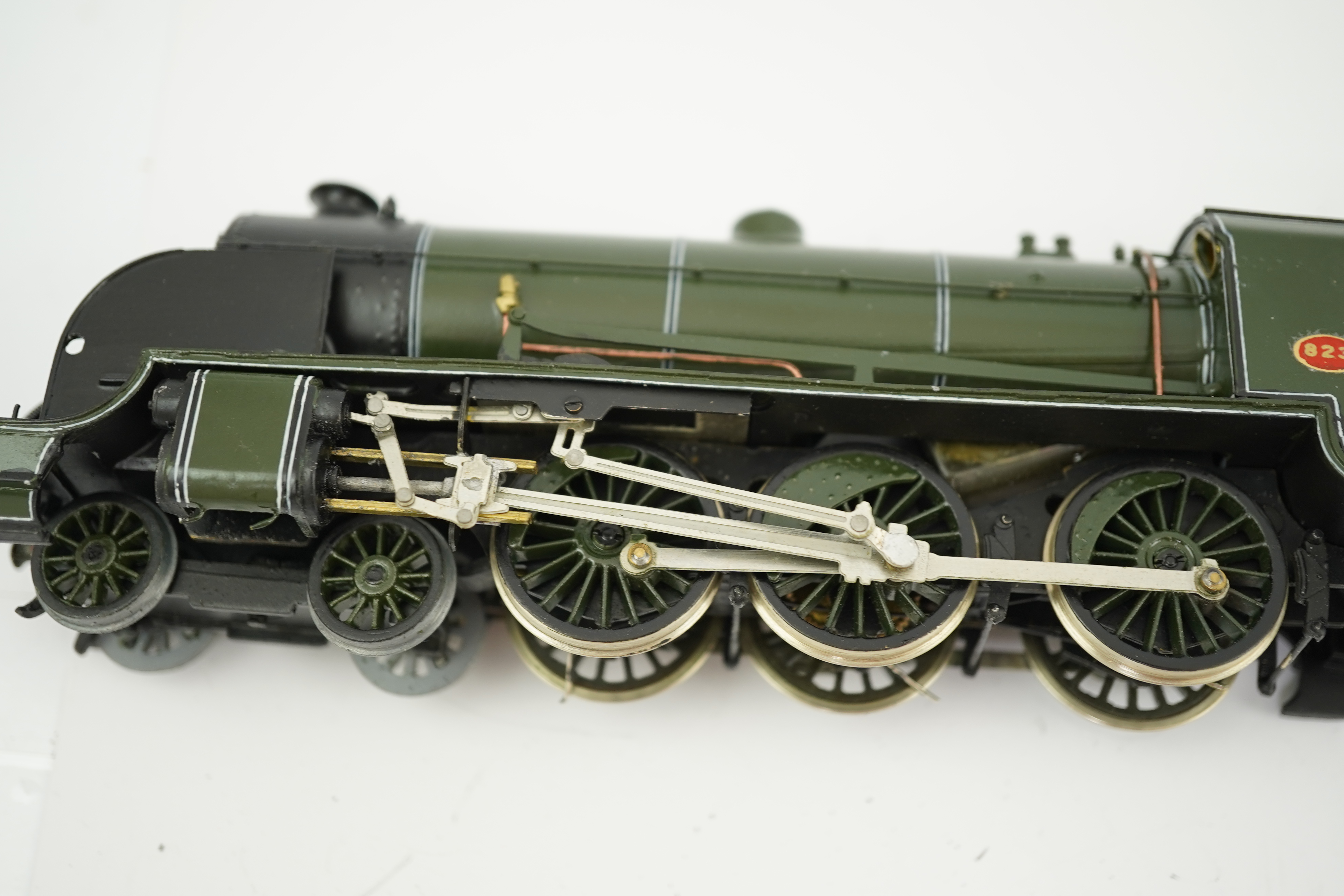 Two 00 gauge brass and white metal kit built Maunsell designed Southern Railway tender locomotives; a class S15 4-6-0, 823, together with a class N1 2-6-0, 822, constructed, painted and lined to a high standard, both mot